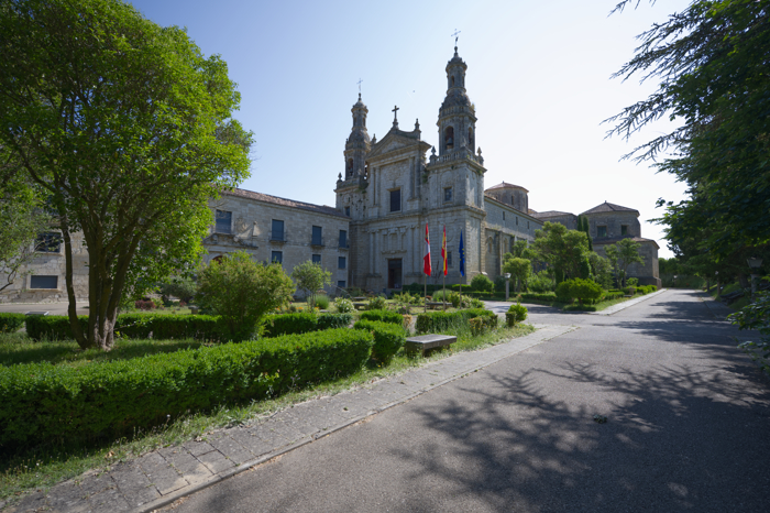 Vista exterior de la iglesia del monasterio de la Espina